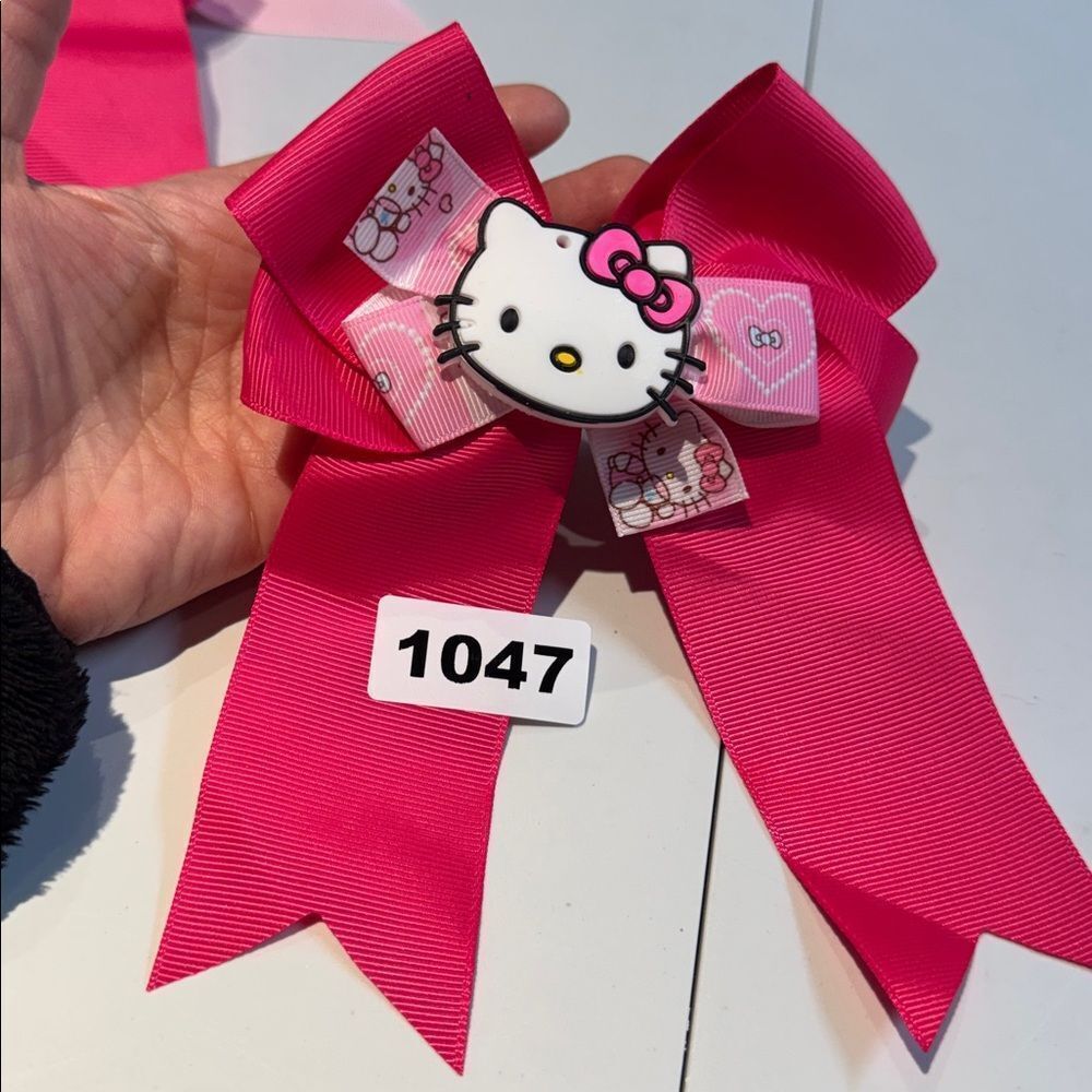 1047‎ Hot Pink Color Hello Kitty Aligator Clip Hair Bow
